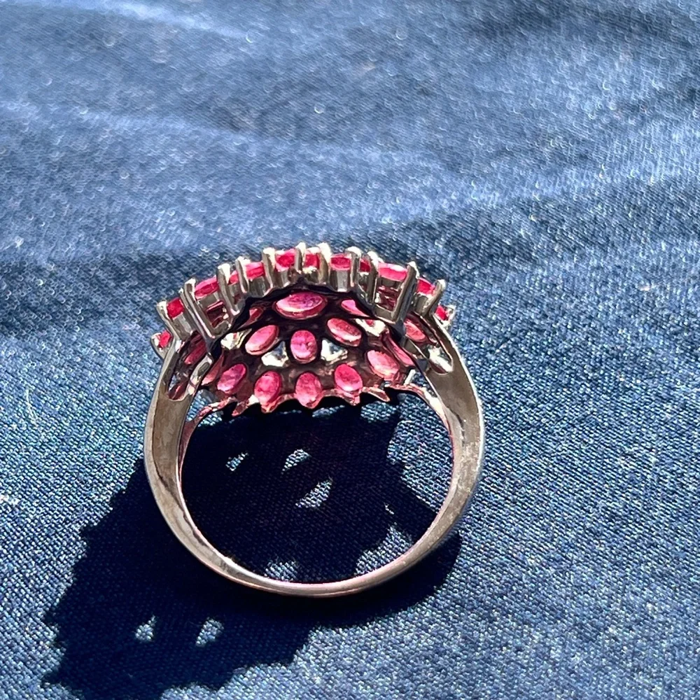 Woman’s Ruby ring - Picture 3 of 5